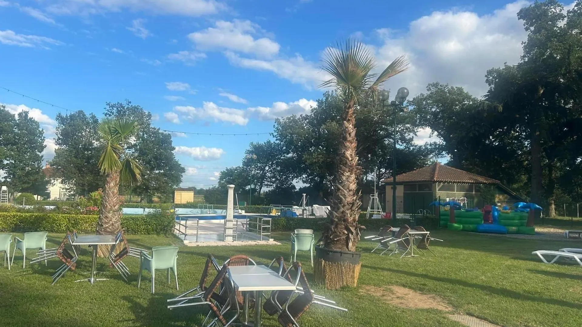 Villemur-sur-Tarn Mobil Home Mercure אתר קמפינג